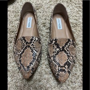 Steve Madden Tan Snake Print Loafers
